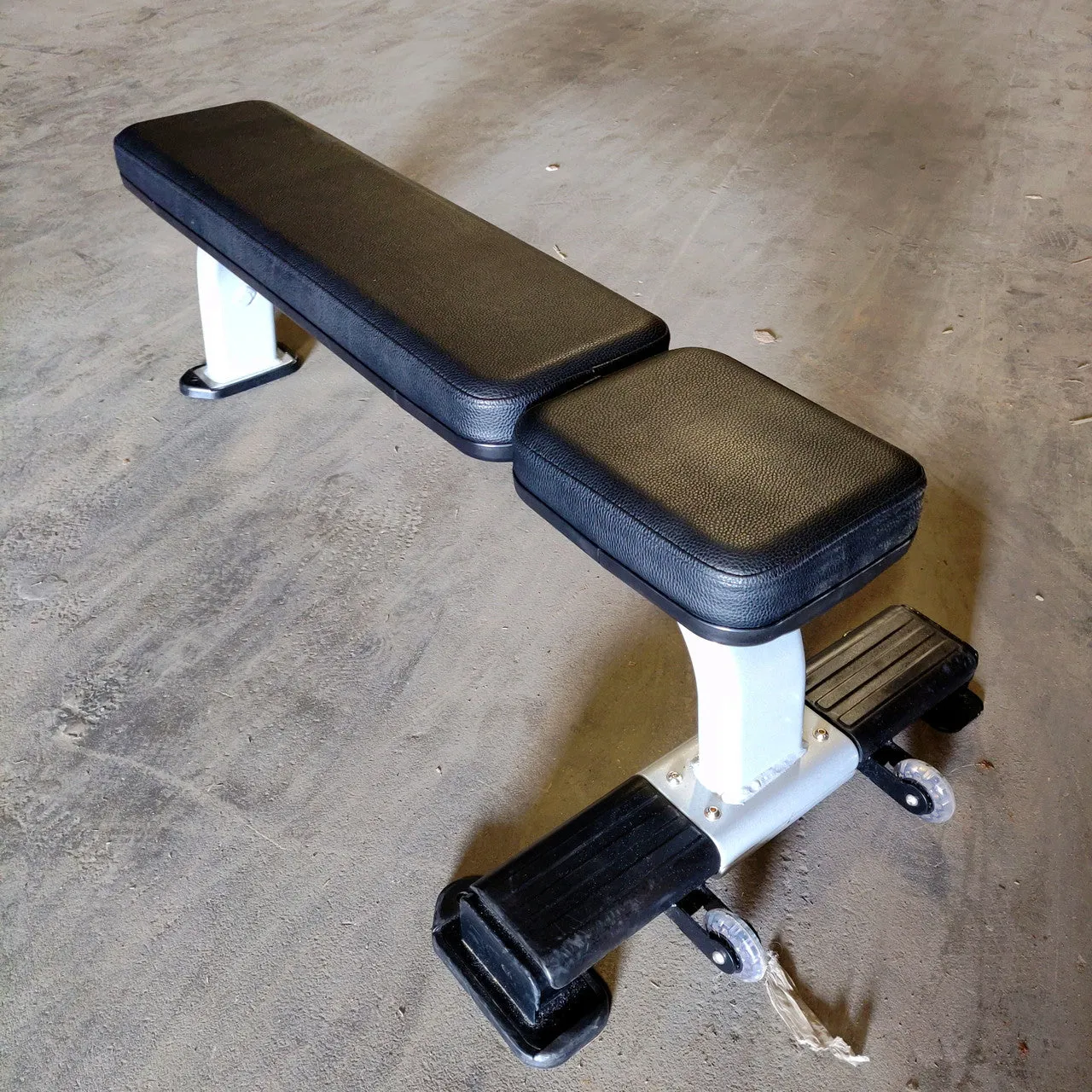 Nautilus Flat Bench